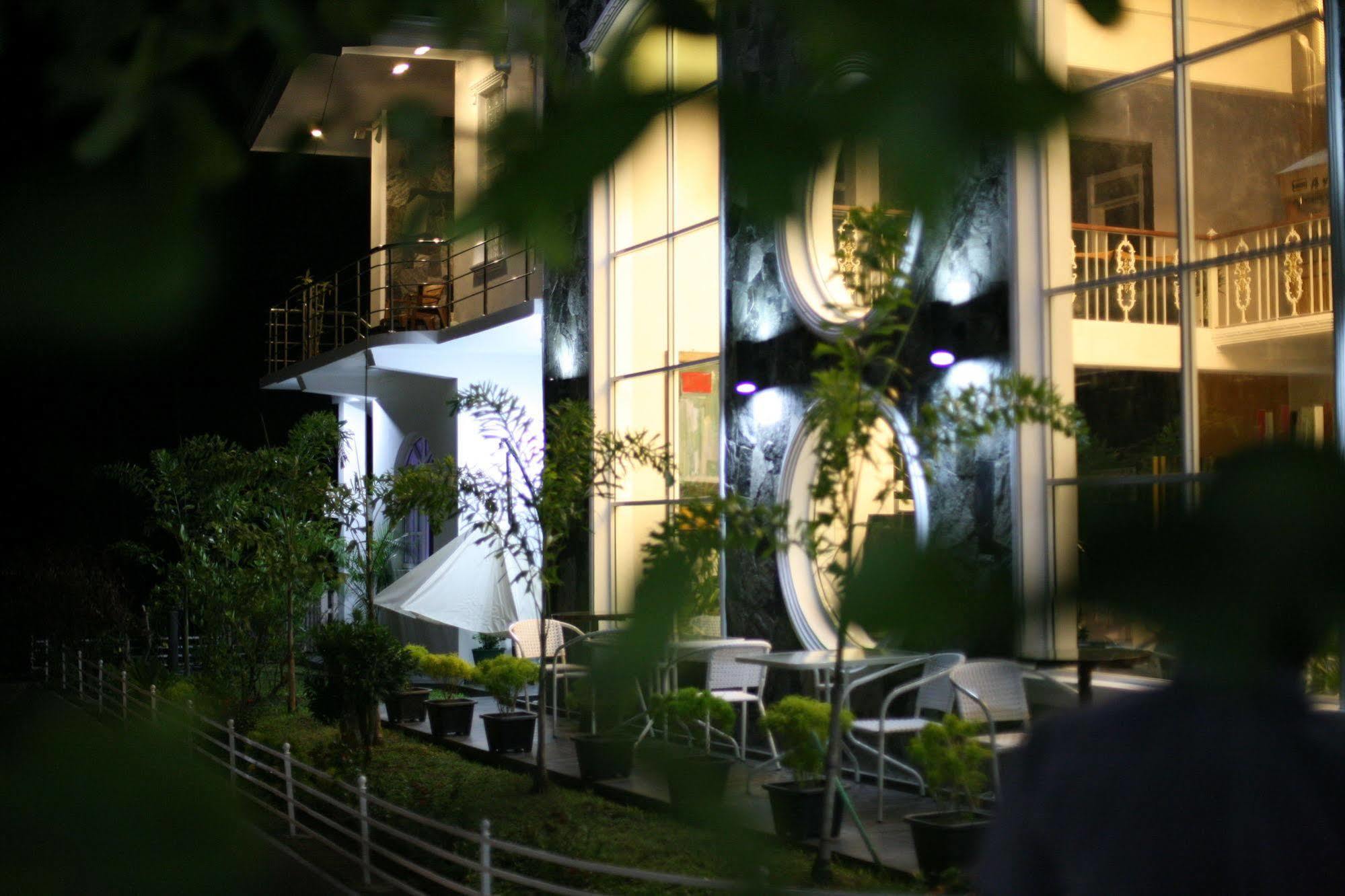 Ayaana Boutique Hotel Канди Экстерьер фото
