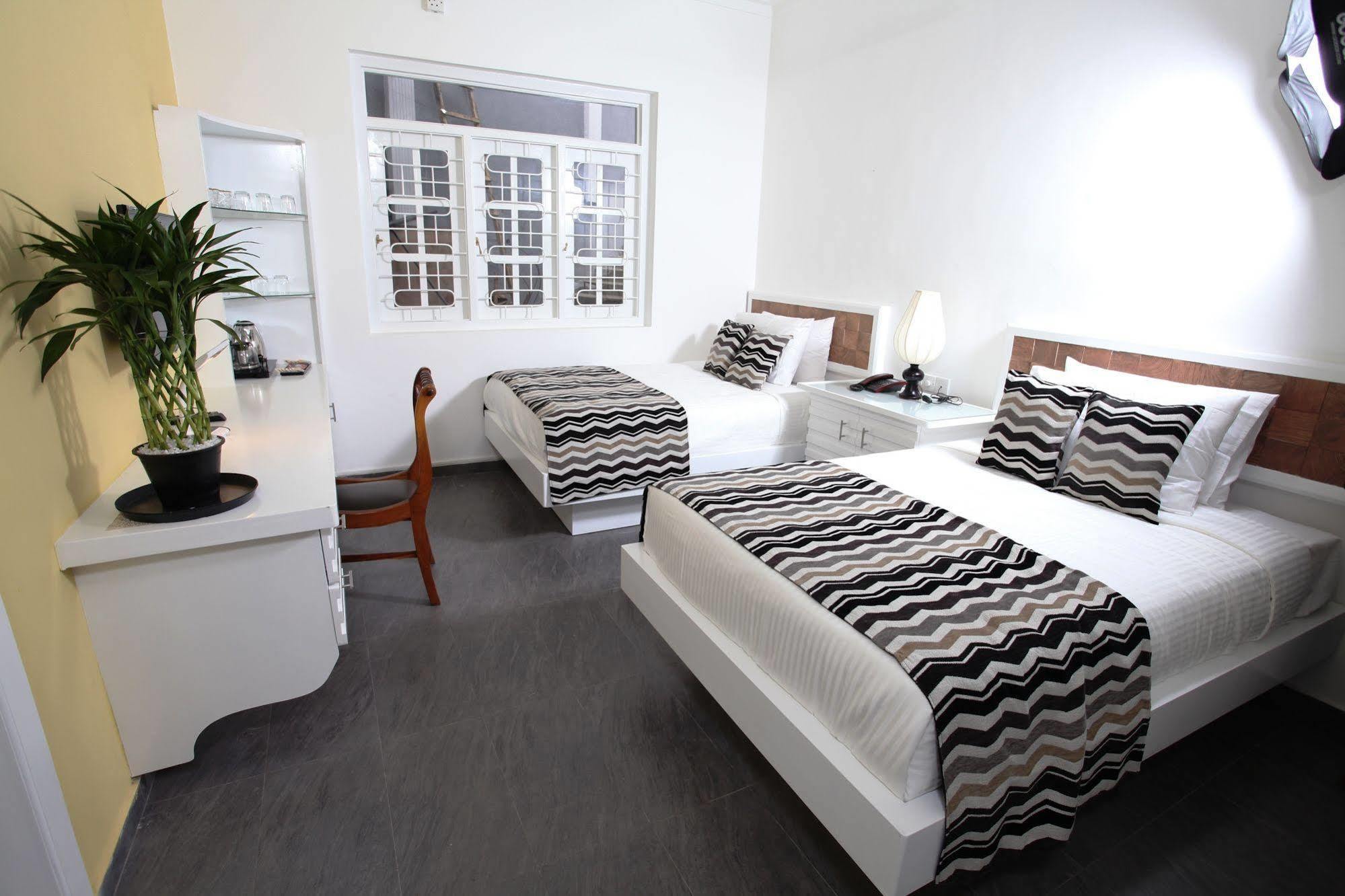 Ayaana Boutique Hotel Канди Экстерьер фото